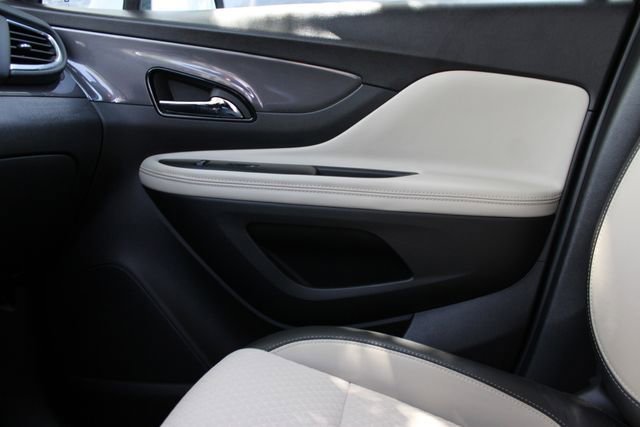 Used 2022 White Frost Tricoat Buick Preferred image 17