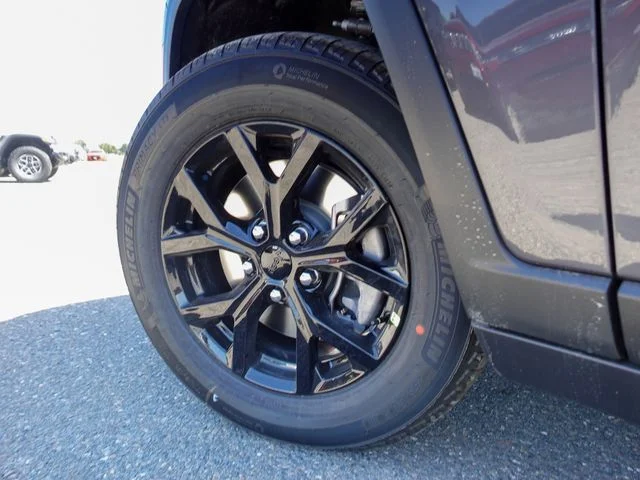New 2026 Baltic Gray Metallic Clear-Coat Exterior Paint Jeep Laredo image 10