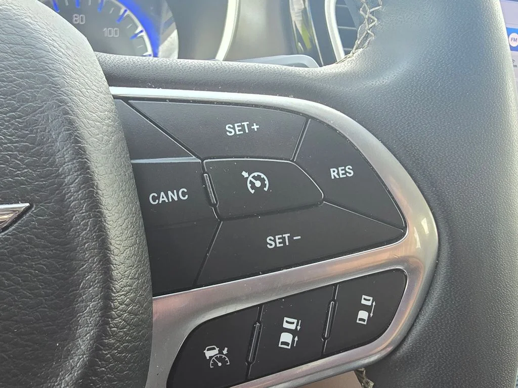 Used 2023 Black Chrysler Touring L image 29