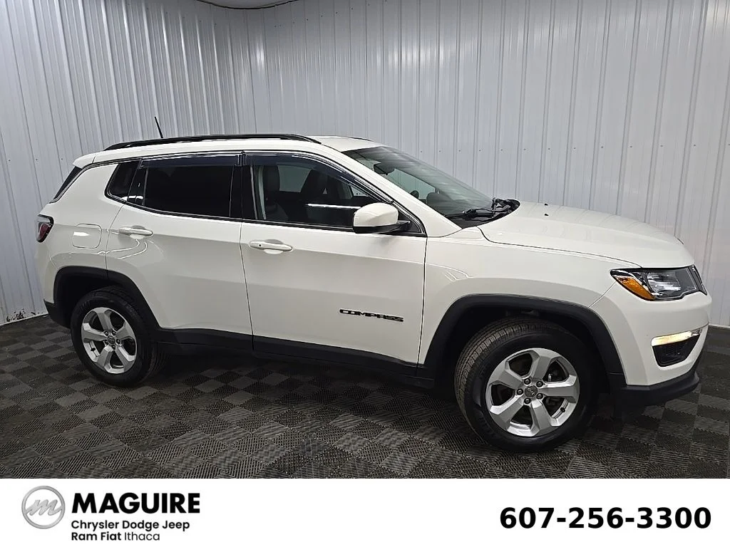 Used 2018 White Jeep Latitude image 1