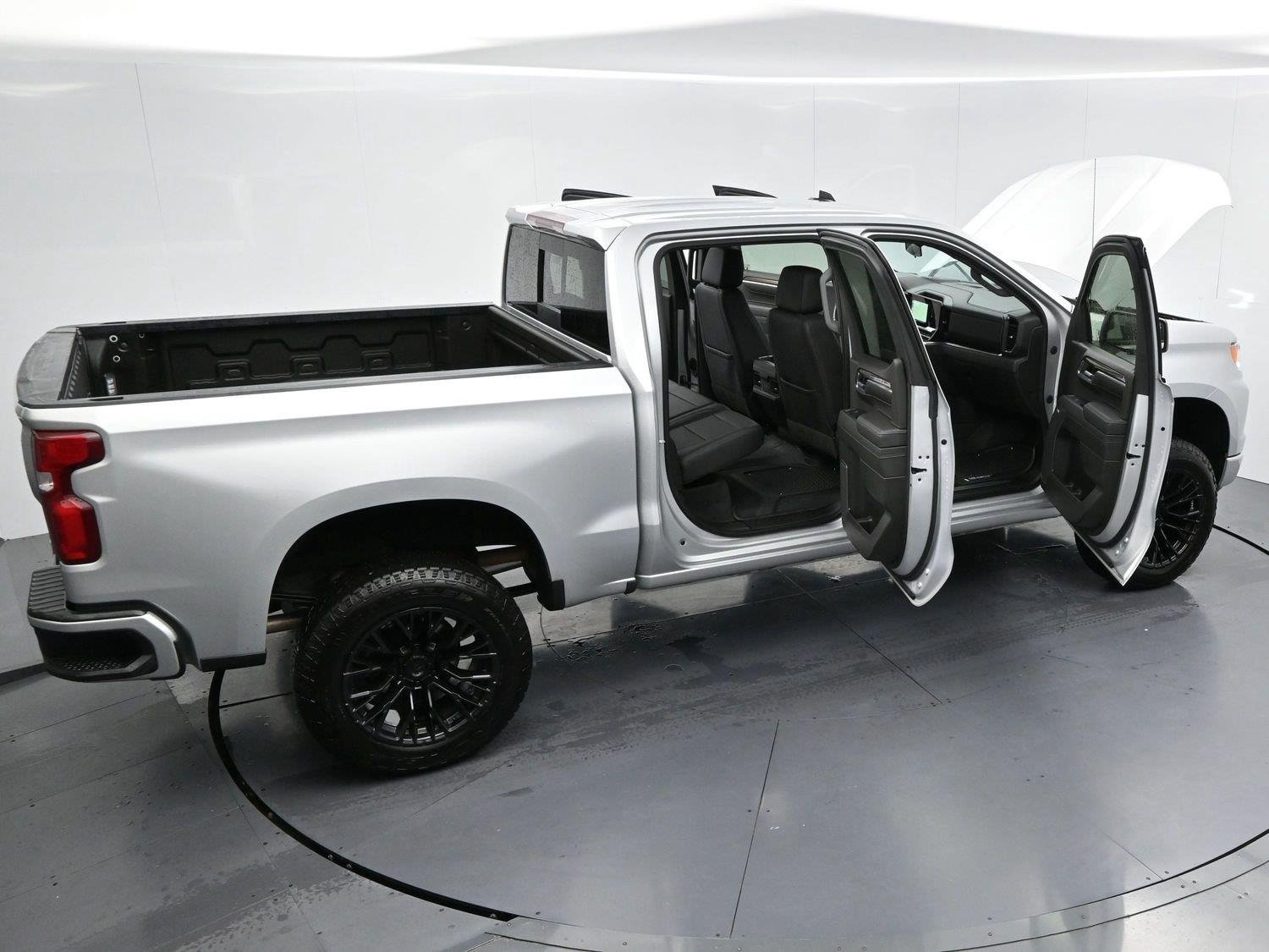 Used 2022 Silver Ice Metallic Chevrolet RST image 39