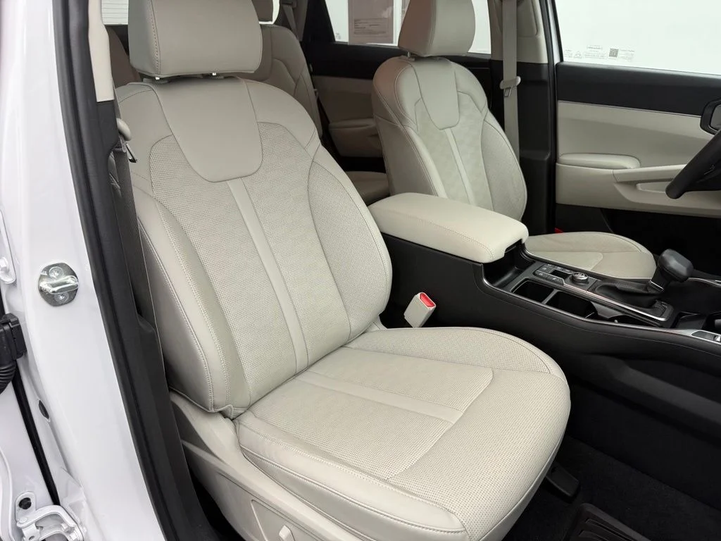 Used 2025 White Kia EX image 35