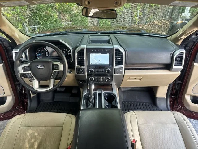 Used 2017  Ford Lariat image 9