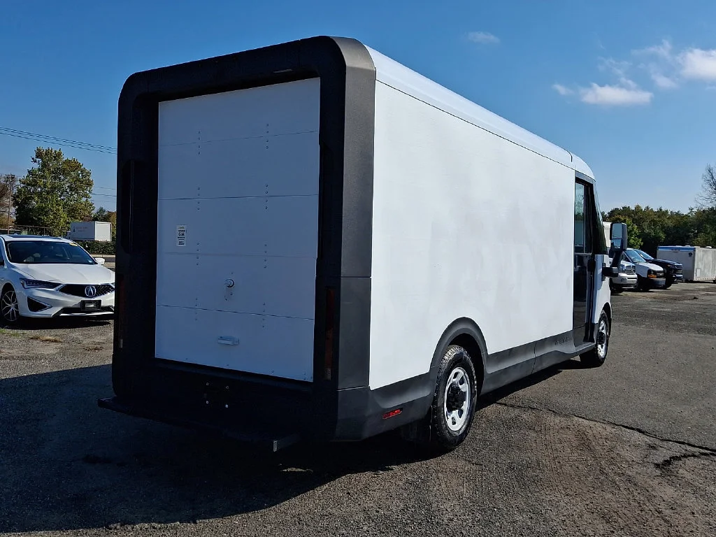Used 2024 Oyster White BrightDrop EJY image 10