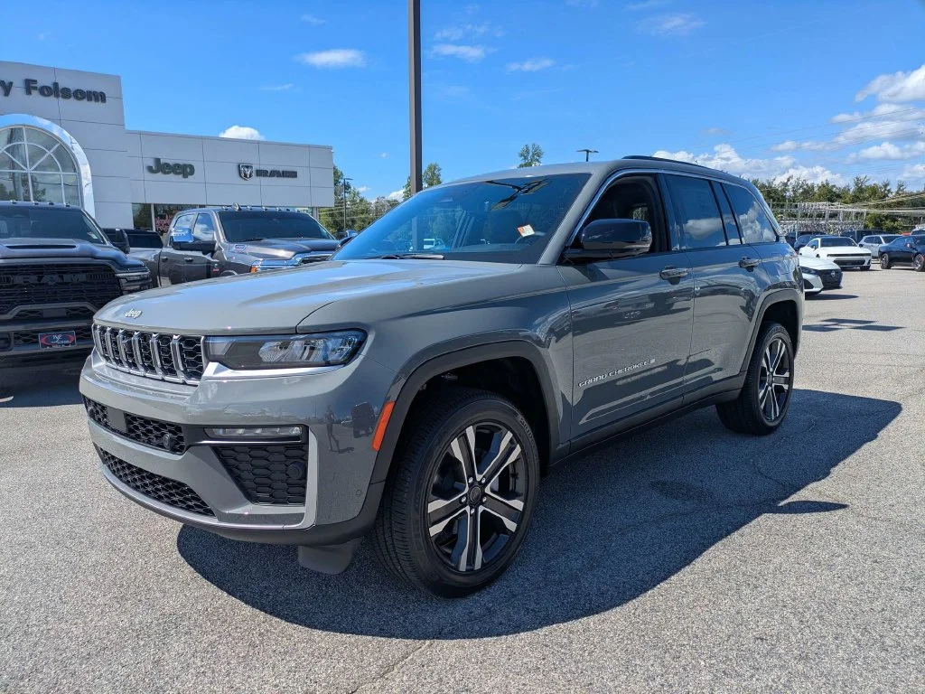 New 2027 Sting-Gray Clear-Coat Paint Jeep  image 8