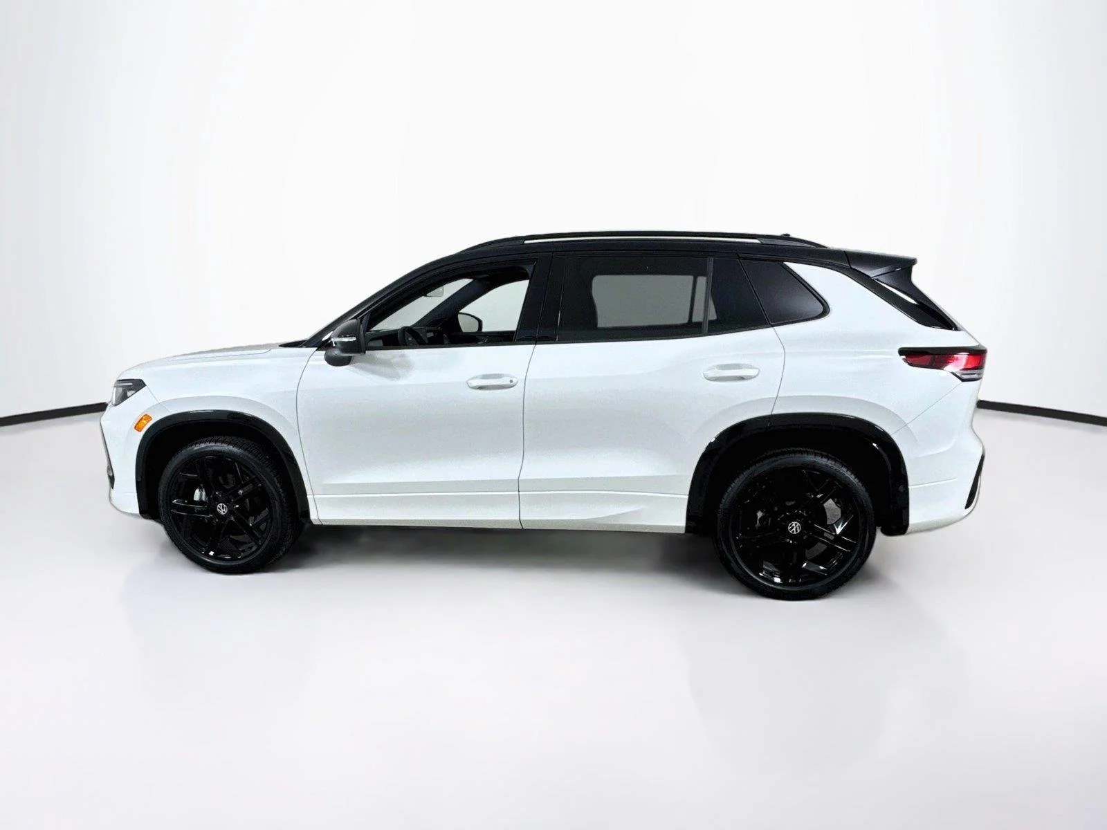 New 2026 WHITE Volkswagen SE R-Line Black image 3