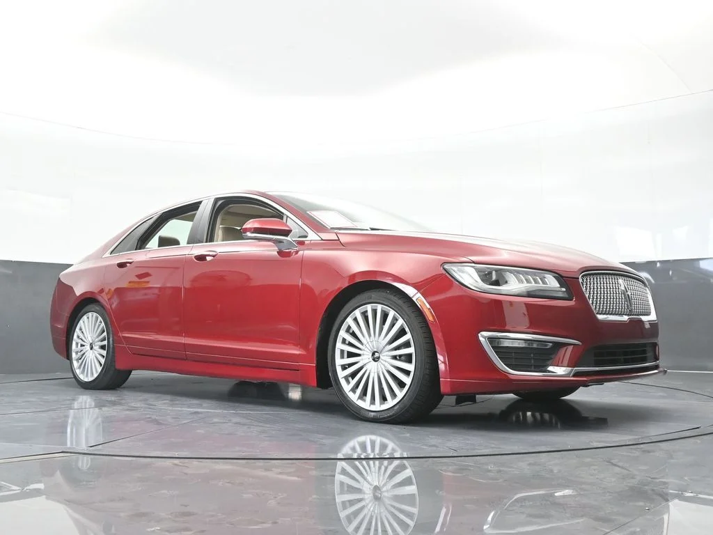Used 2017 Ruby Red Metallic Lincoln Reserve image 69