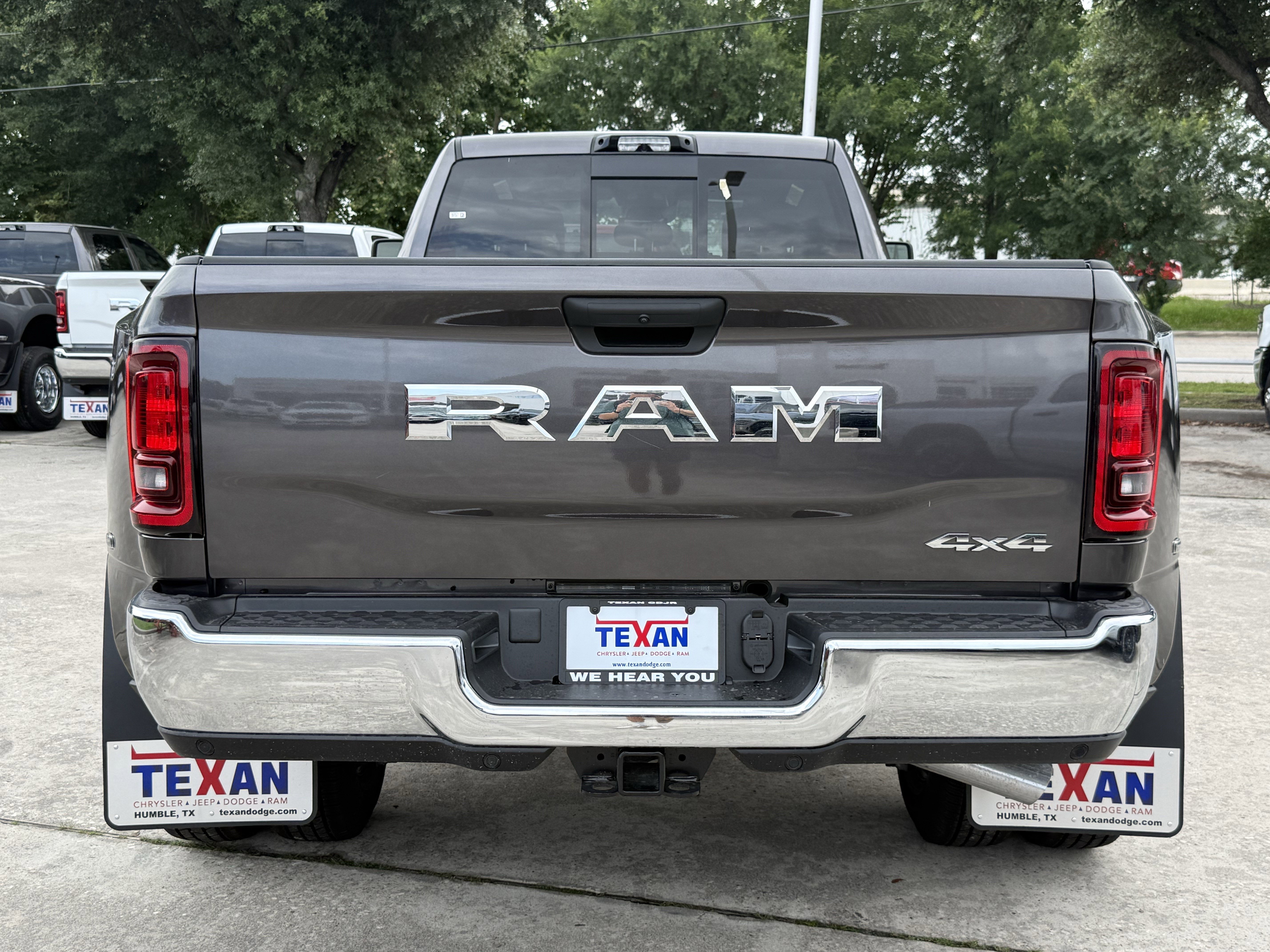 New 2026 Granite Crystal Metallic Clear-Coat Exterior Paint RAM Tradesman image 5