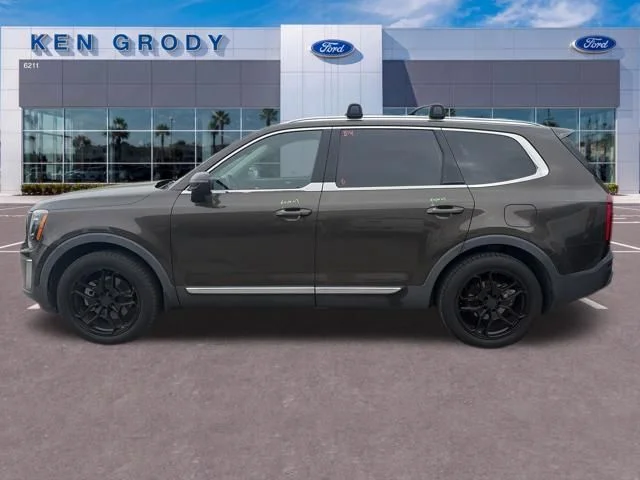 Used 2020 Green Kia EX image 3