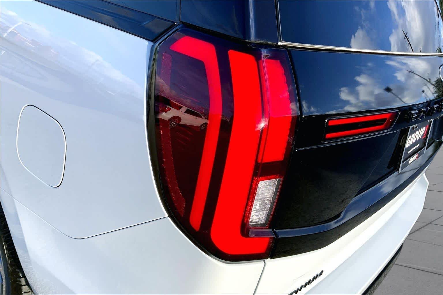 Used 2025 Space Silver Ford Platinum image 29
