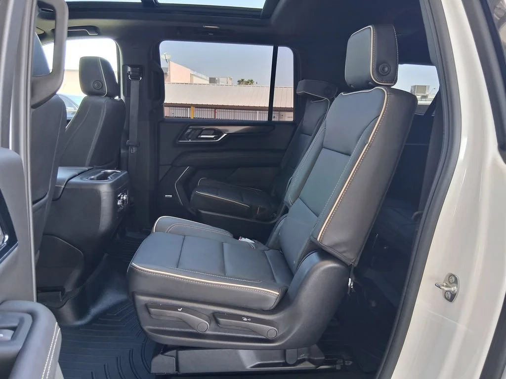 Used 2025 Summit White GMC Elevation image 23