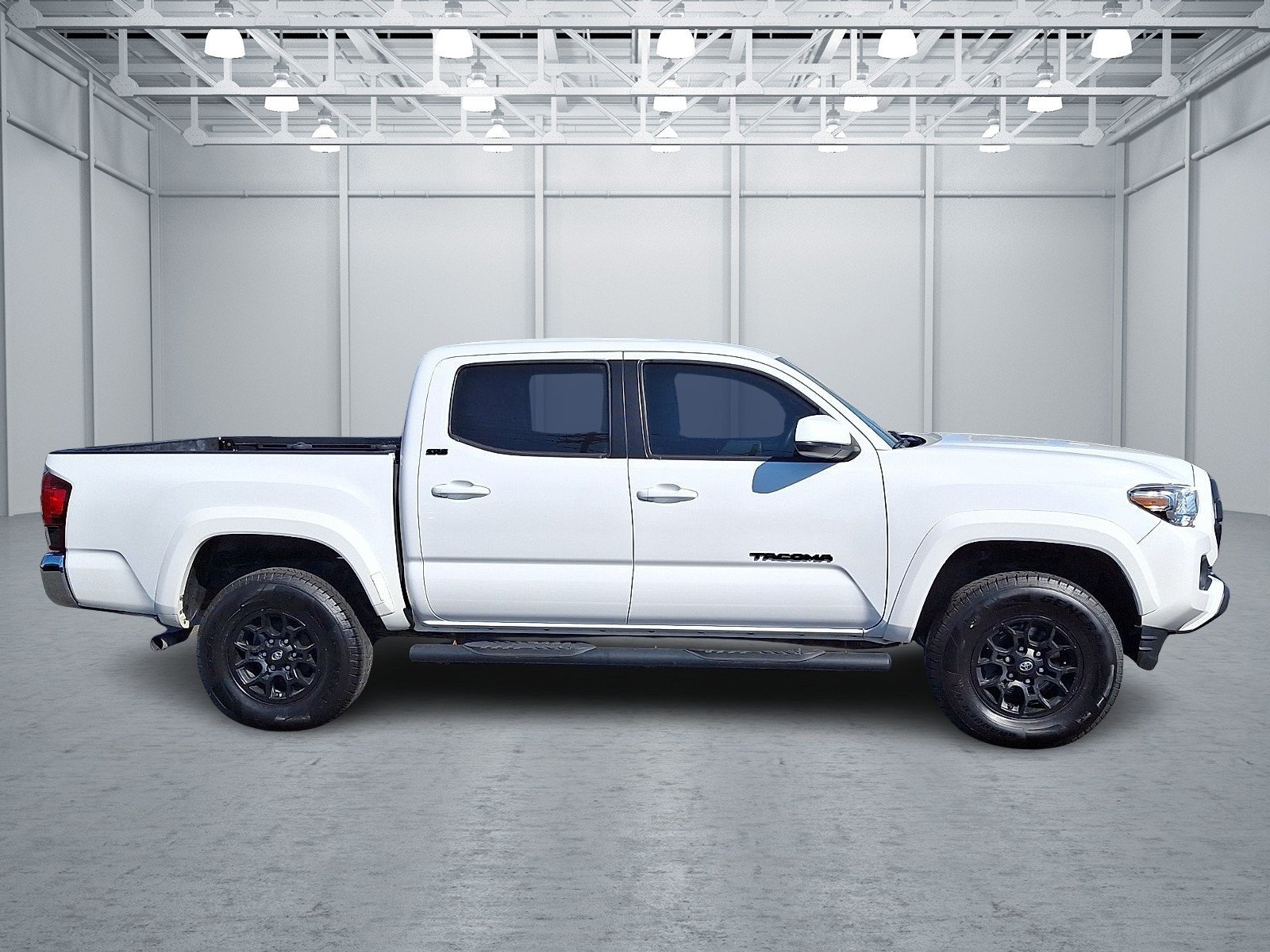 Used 2020 White Toyota SR5 V6 image 7