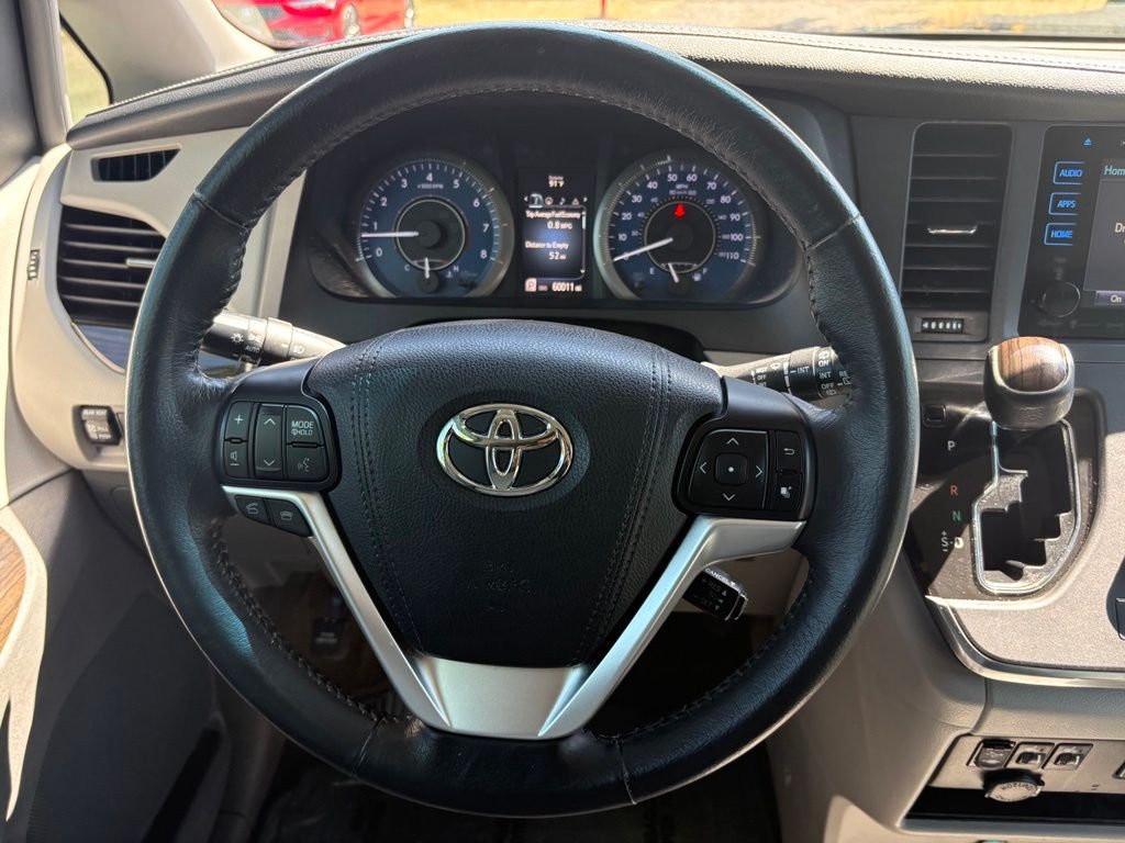 Used 2017  Toyota XLE image 20