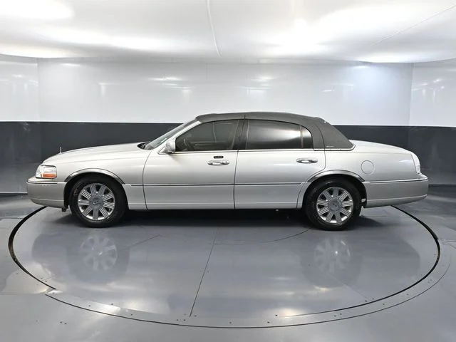 2004 Lincoln Town Car Ultimate - Photo 8