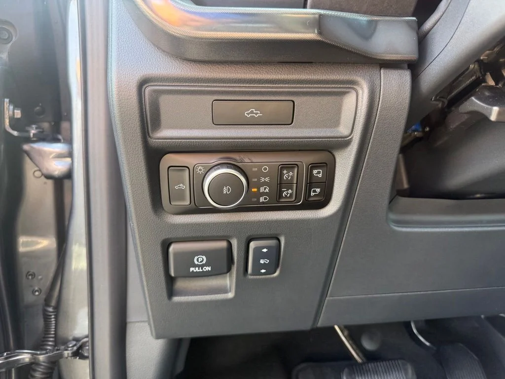 New 2026 Carbonized Gray Metallic Ford Tremor® image 16