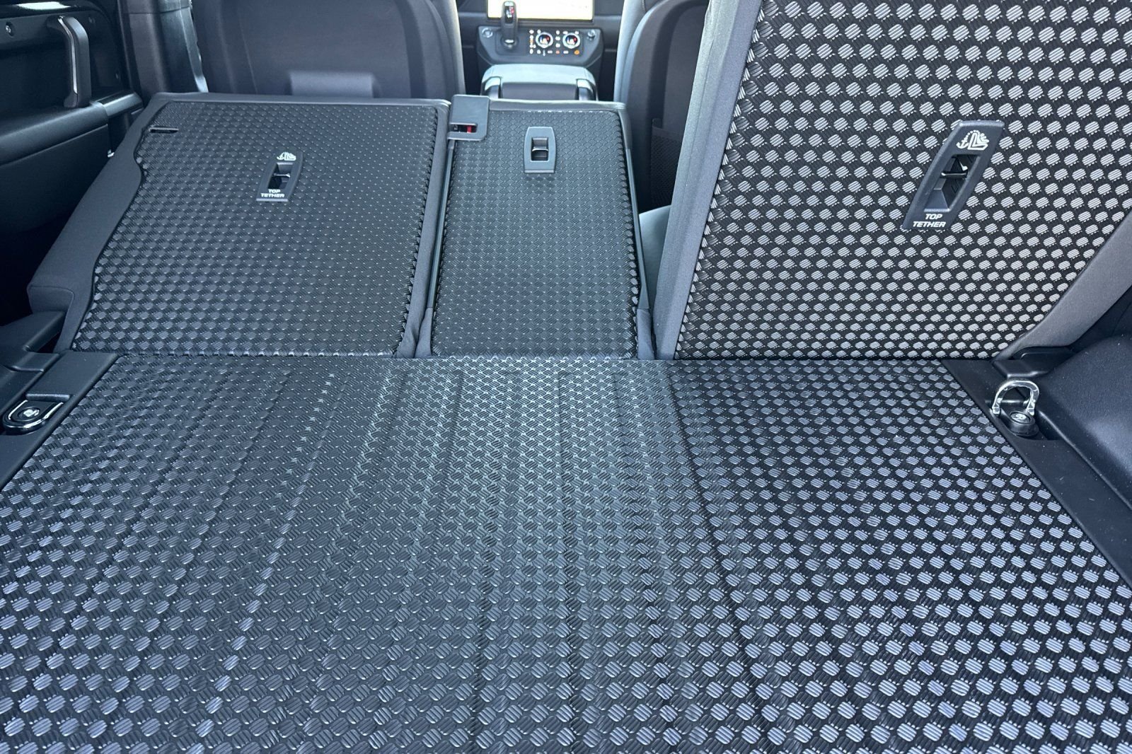 New 2026 Santorini Black Land Rover X-Dynamic SE image 16