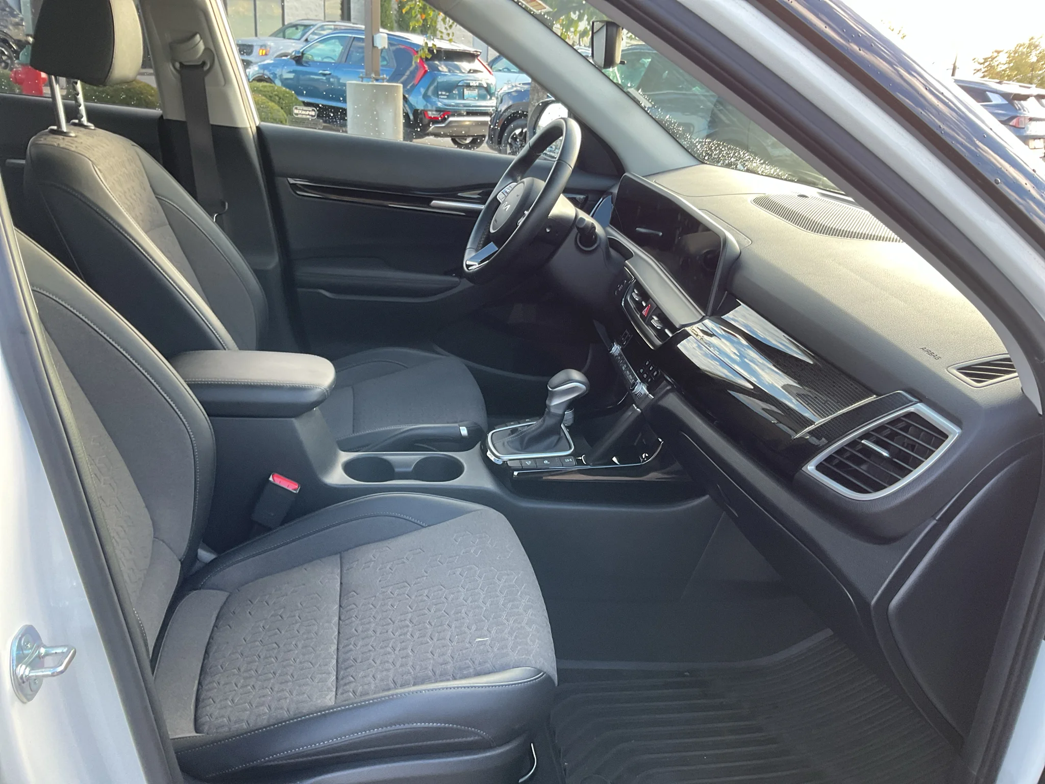 Certified Used 2025 Snow White Pearl Kia S image 10