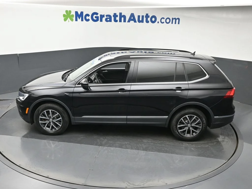 Used 2020 Black Volkswagen 2.0T SE image 24
