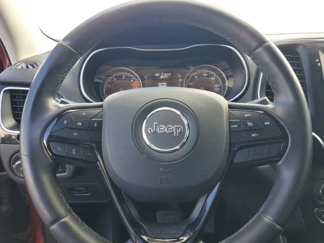 Used 2020 Velvet Red Pear Jeep Altitude image 10