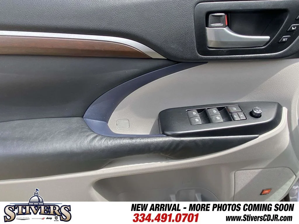 Used 2014 Gray Toyota Limited image 49