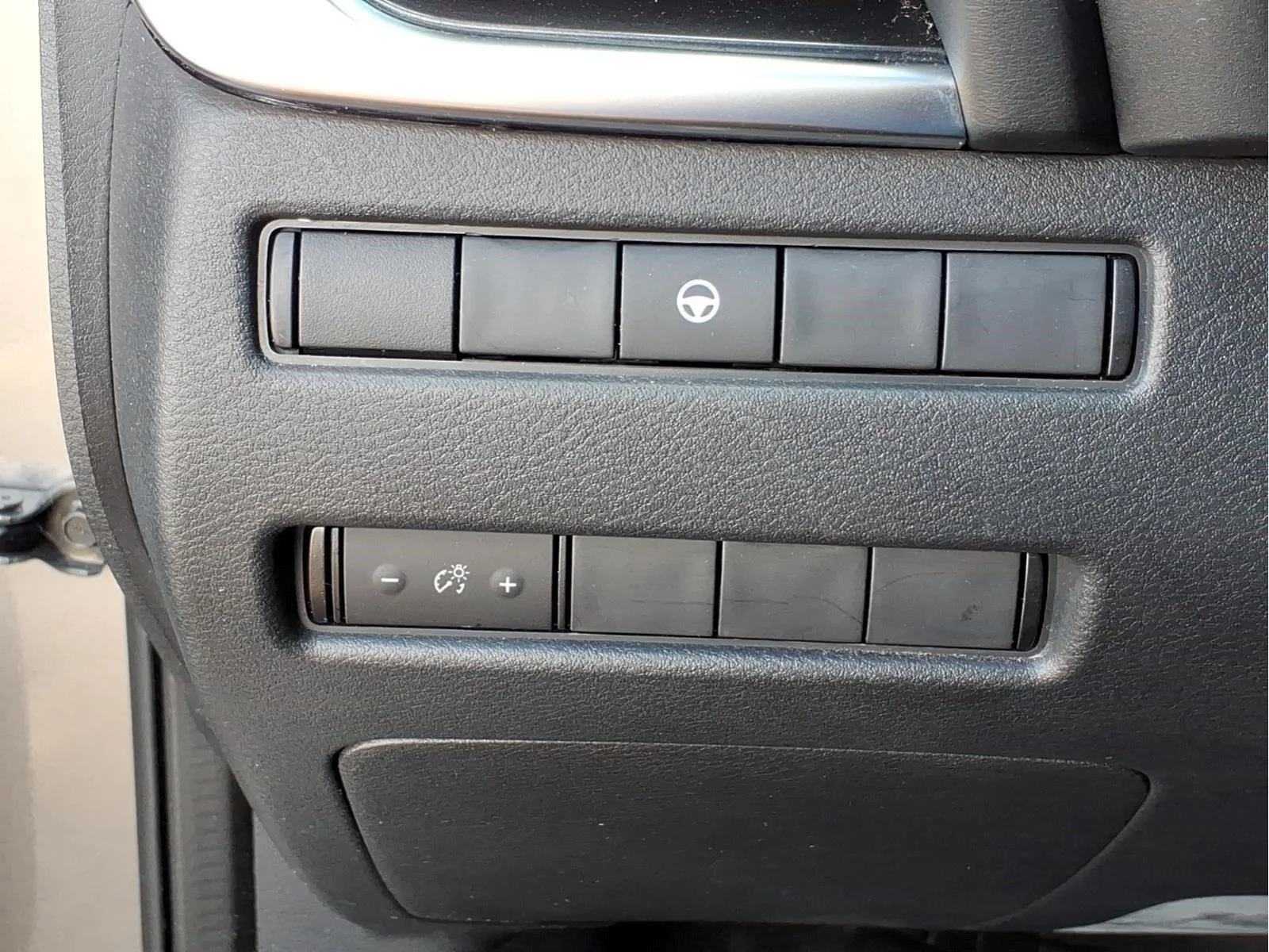 Used 2022  Nissan SV image 20