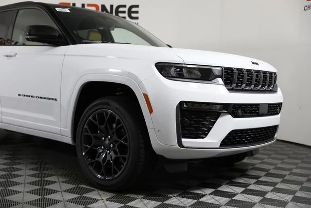 New 2026 Bright White Clear-Coat Exterior Paint Jeep Summit image 24