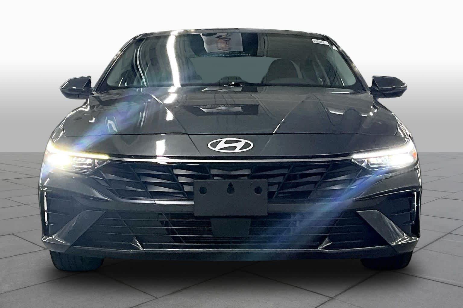 Used 2024 Amazon Gray Hyundai Limited image 4