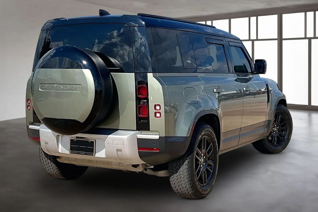 Used 2024 Green Land Rover S image 2