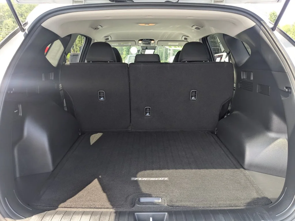 Used 2022 Shimmering Silver Hyundai SEL image 23