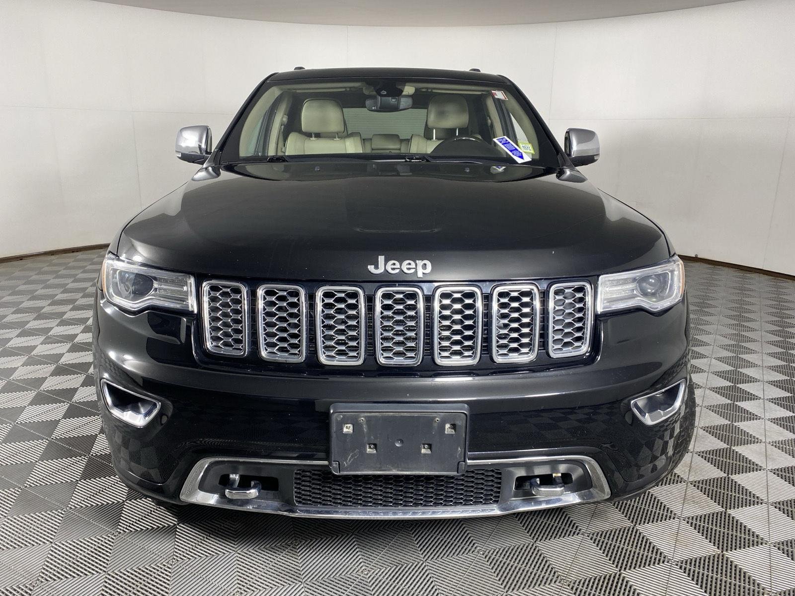 Used 2020 Diamond Black Crystal Pearlcoat Jeep Overland image 12