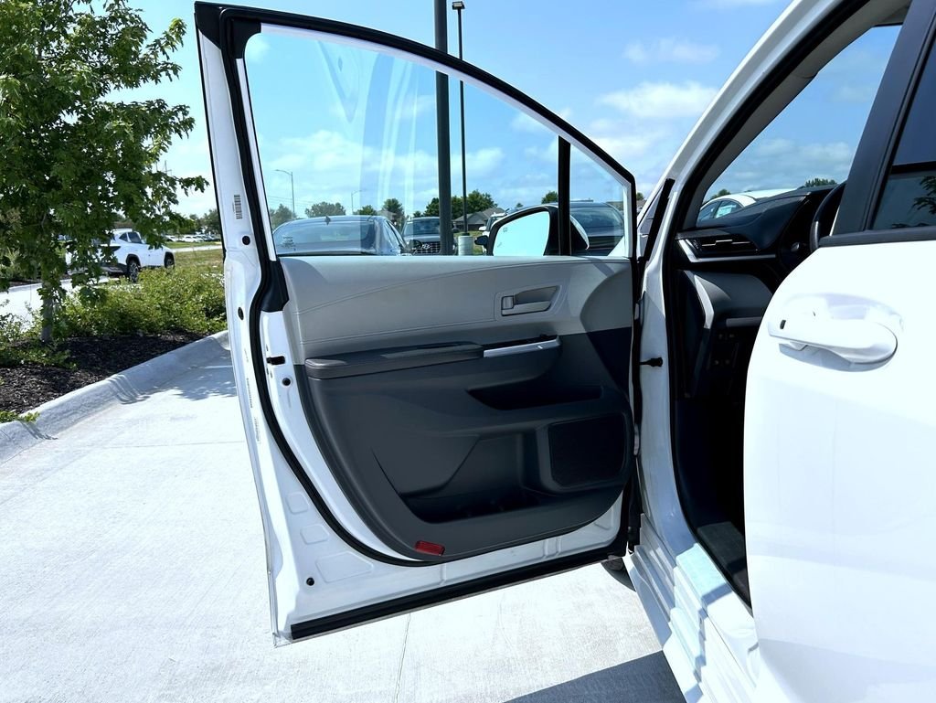 Used 2021 White Toyota LE image 10