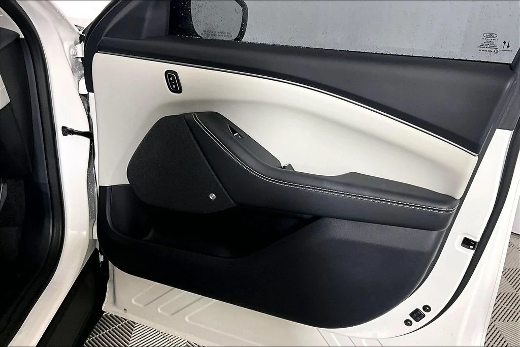 Used 2024 White Ford Premium image 19