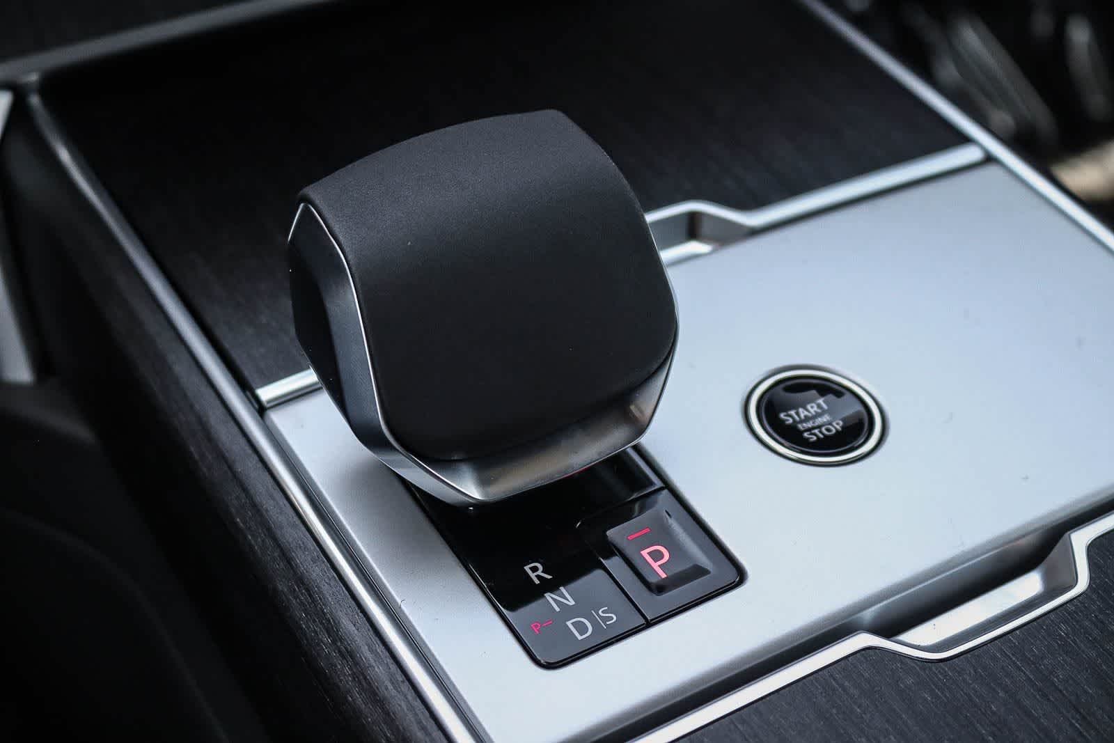 New 2026 Fuji White Land Rover SE image 22