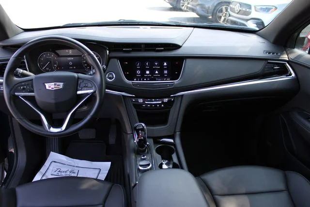 Used 2025 Green Cadillac Luxury image 27