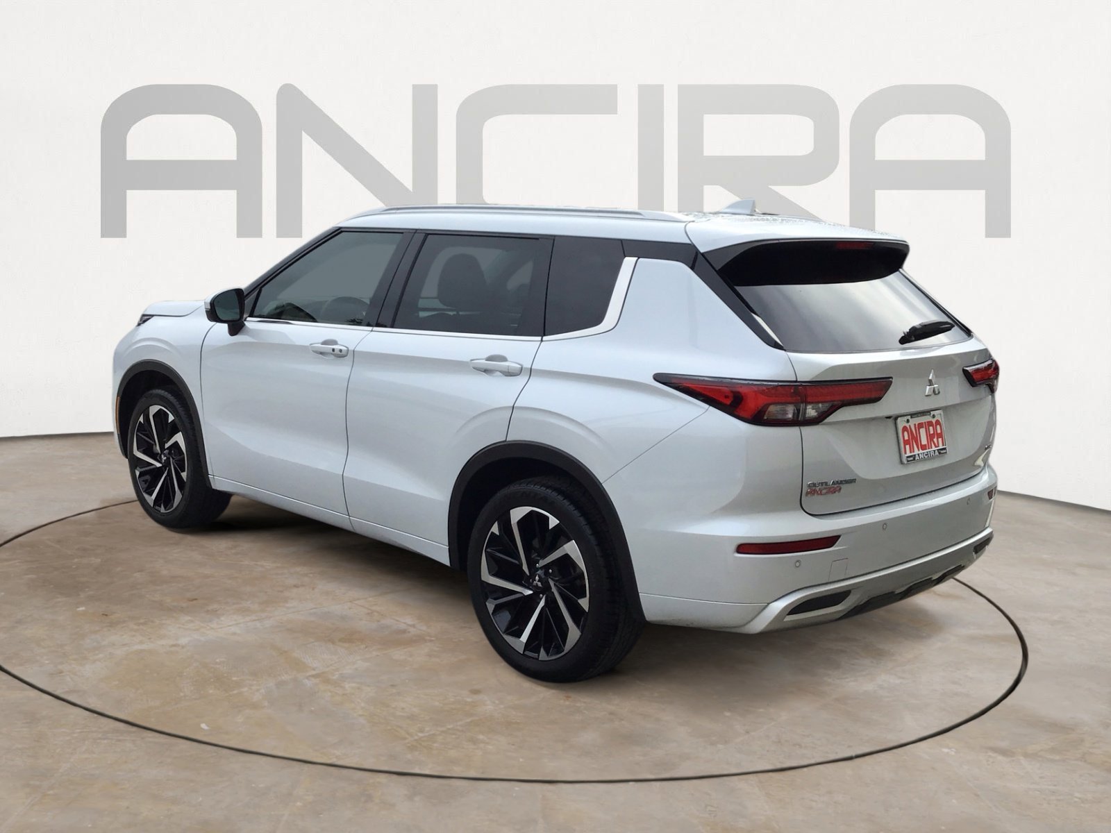 Used 2023 White Diamond Mitsubishi SEL image 10