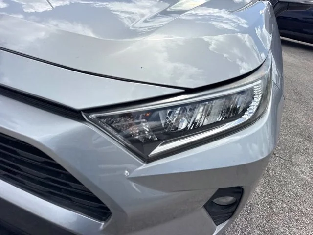 Used 2020 Silver Toyota XLE image 18