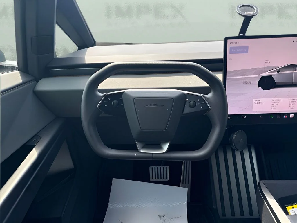 Used 2024  Tesla Base image 14