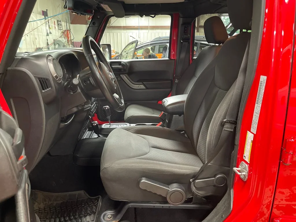Used 2018 Red Jeep Unlimited Sport image 14