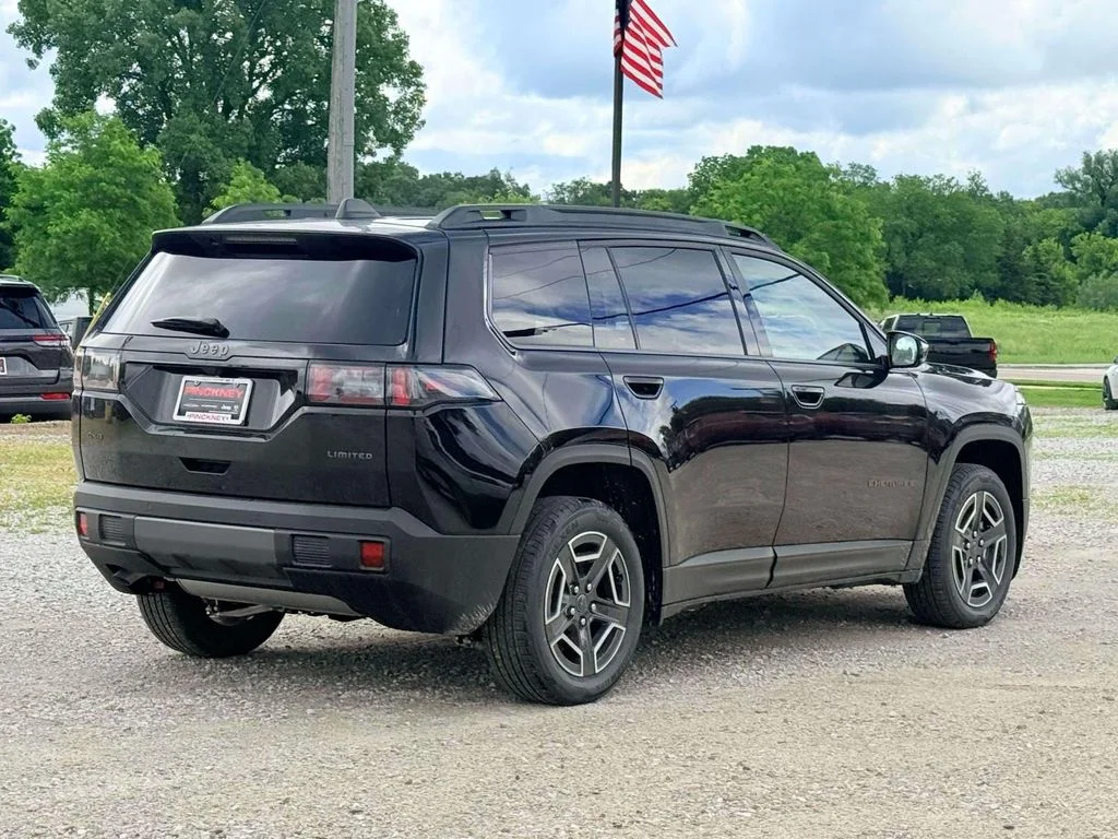 New 2026 Diamond Black Crystal Pearl-Coat Exterior Paint Jeep Limited image 7