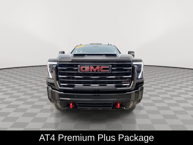 Used 2024  GMC AT4 image 3