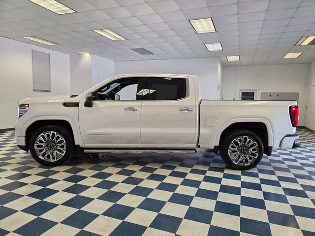 Used 2024 White Frost Tricoat GMC Denali Ultimate image 4