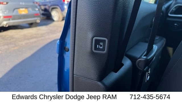 2026 Chrysler Pacifica Select - Photo 38
