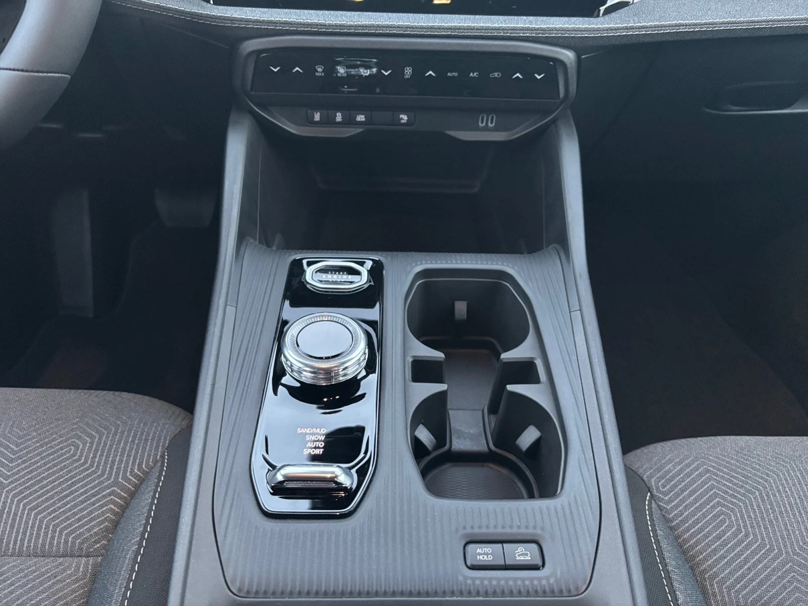New 2026 STING GREY Jeep Laredo image 15