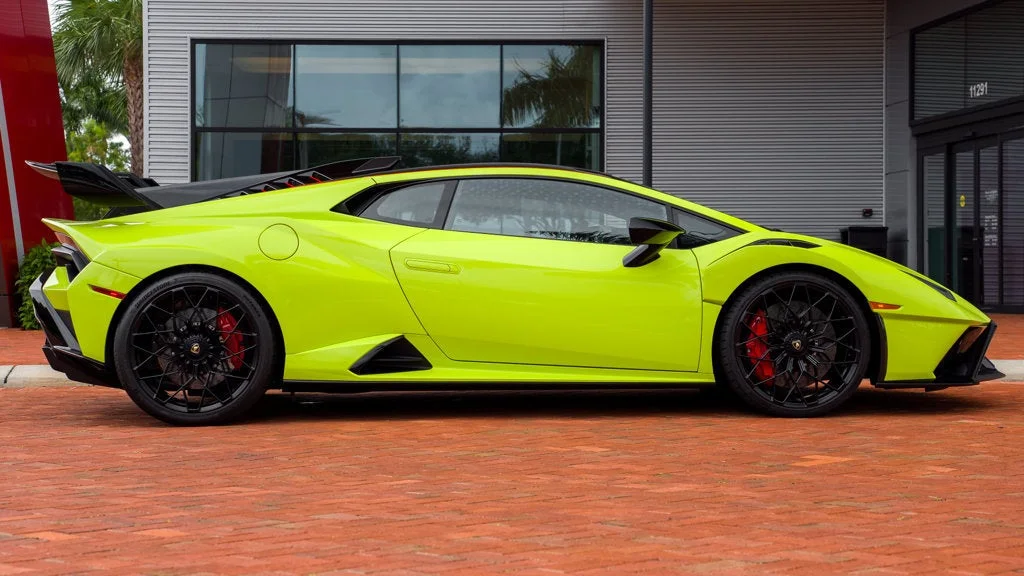 Used 2022 Verde Scandal Metallic Lamborghini Base image 10