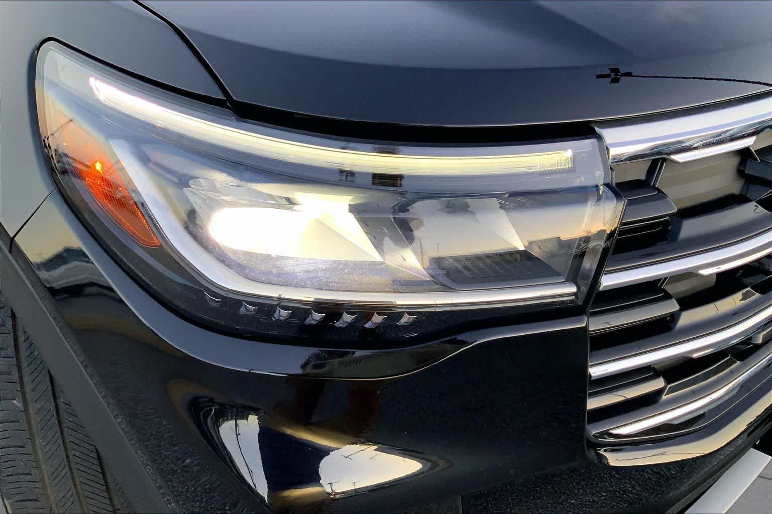 Used 2025 Agate Black Metallic Ford Active image 25