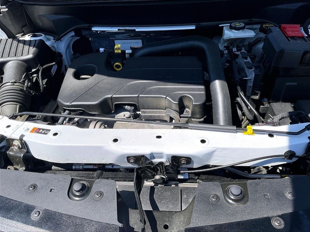 Used 2025 White Chevrolet LT image 28