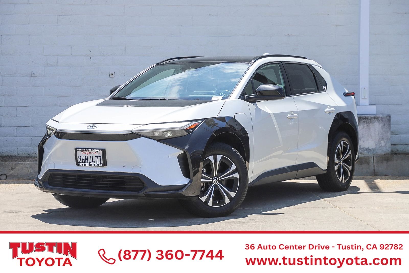 Used 2023 Beige Toyota XLE image 1