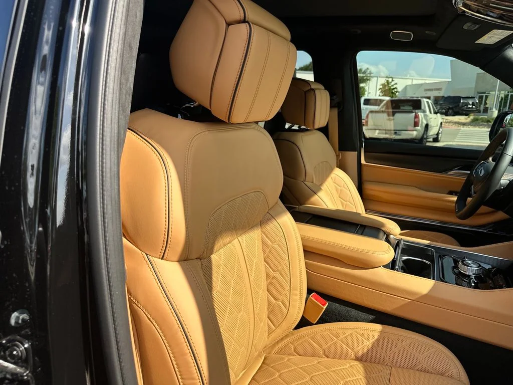 New 2026 High Gloss Black Exterior Paint Jeep Summit Reserve image 35