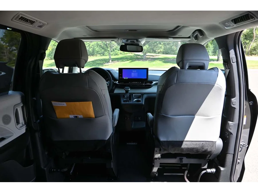 2025 Toyota Sienna XLE - Photo 20