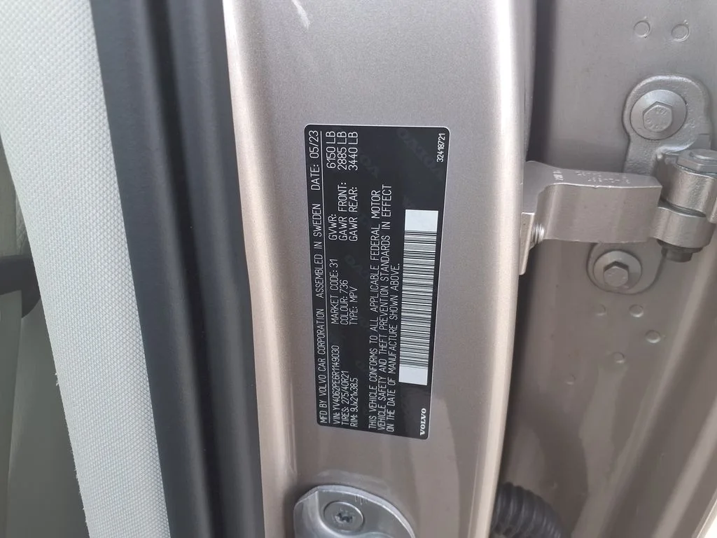 Certified Used 2024  Volvo B6 Plus Bright Theme image 40